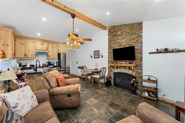 $2,400 | 318 Los Angeles, Big Bear City, CA 92386