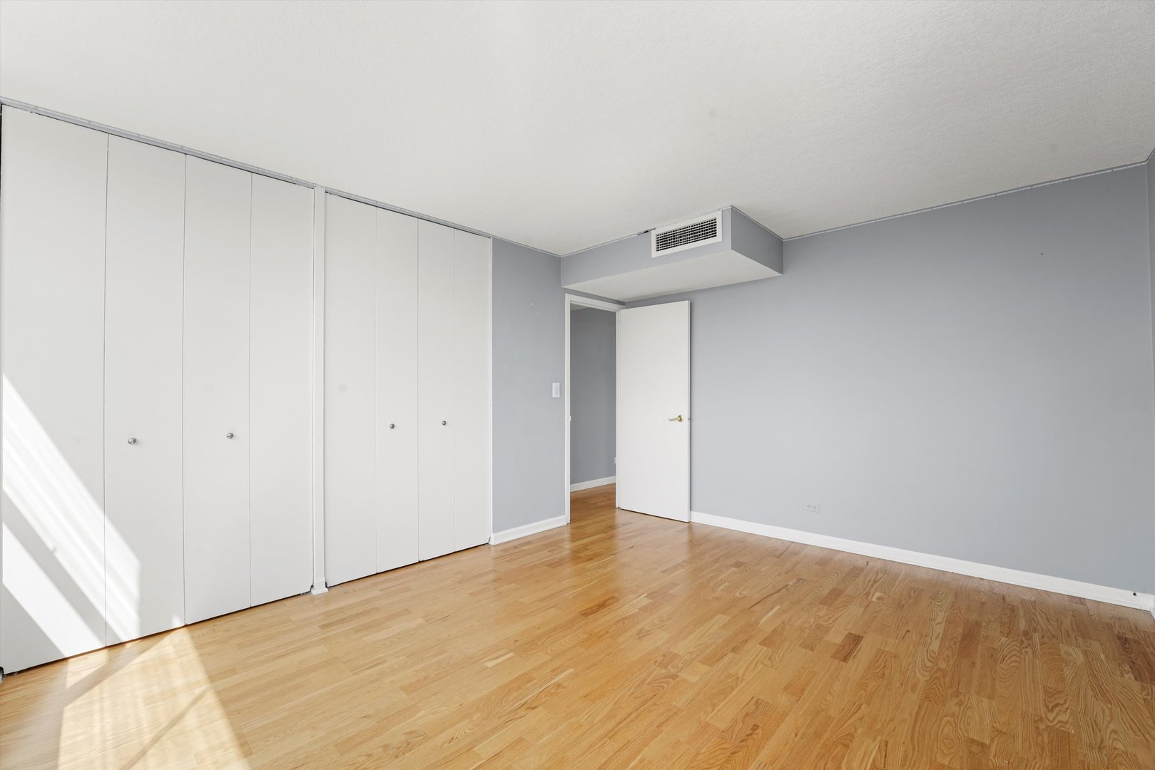6301 North Sheridan Road, Unit 9A Chicago, IL 60660 - Photo 13 of 23 a view of an empty room