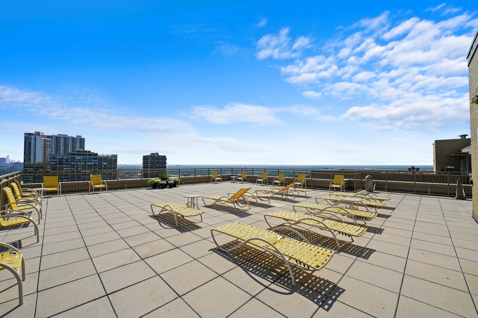 6301 North Sheridan Road, Unit 9A Chicago, IL 60660 - Photo 16 of 23 a view of a terrace with seating area