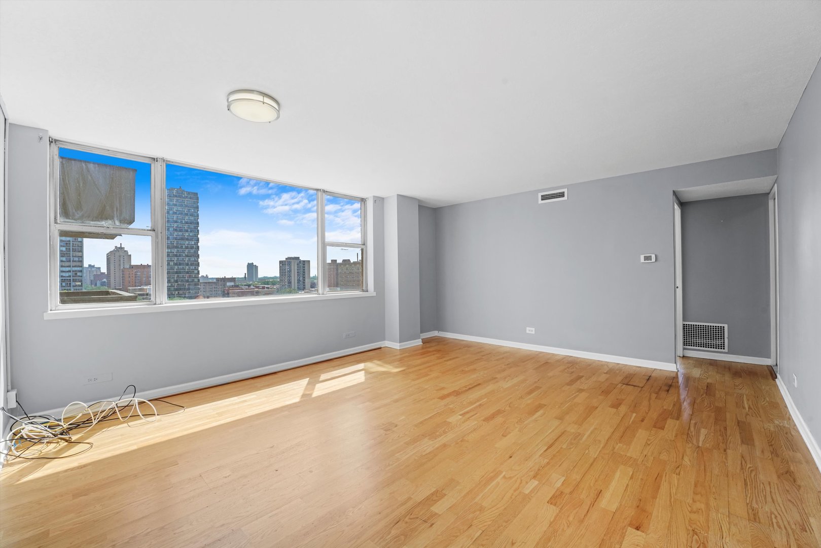 6301 North Sheridan Road, Unit 9A Chicago, IL 60660 - Photo 5 of 23 a view of empty room with wooden floor and fan