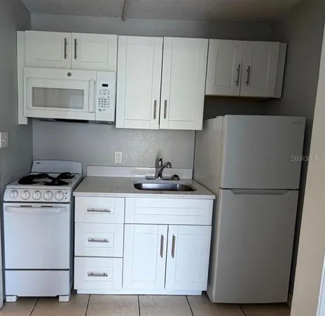 $895 | 515 Bon Air Street, Unit 147, Lakeland, FL 33805