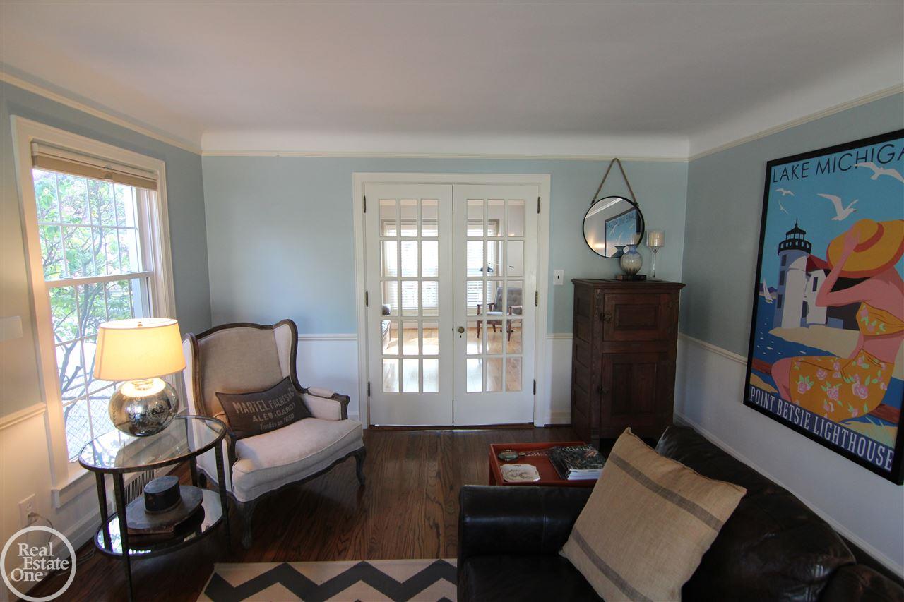 807 Fisher Road Grosse Pointe, MI 48230 - Photo 8 of 39 31379675-7.JPG