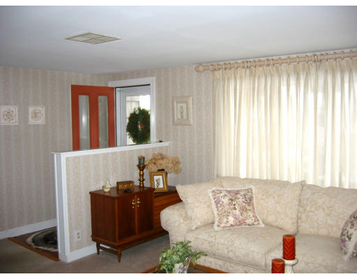6 Enslin Road Needham, MA 02492 - Photo 7 of 7 a living room with furniture and a large window