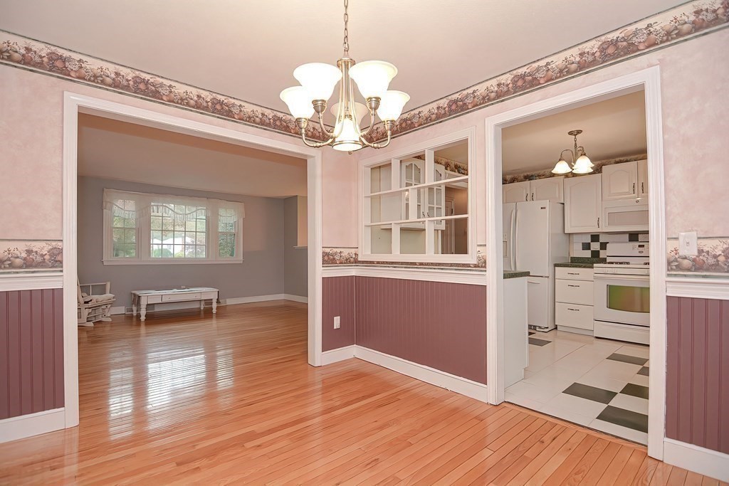 29 Meadow Road Medway, MA 02053 - Photo 15 of 39 Gallery Image 15