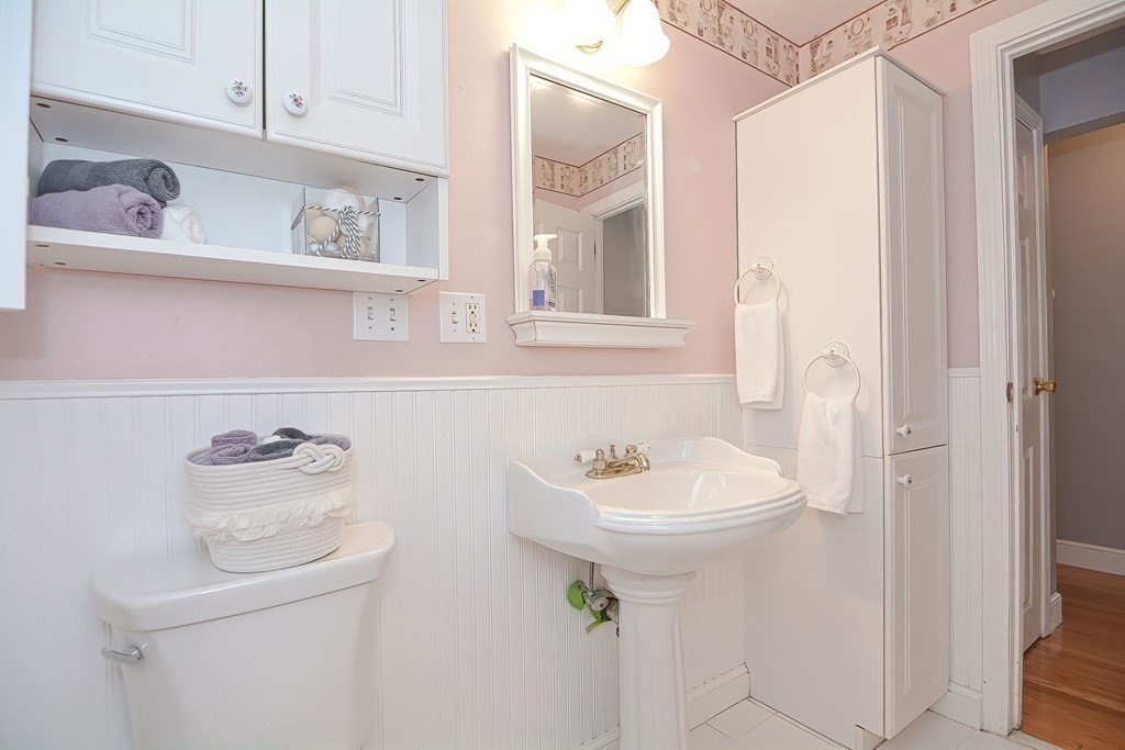 29 Meadow Road Medway, MA 02053 - Photo 20 of 39 Gallery Image 20