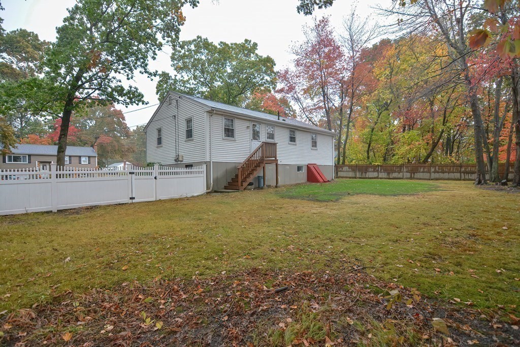 29 Meadow Road Medway, MA 02053 - Photo 5 of 39 Gallery Image 5