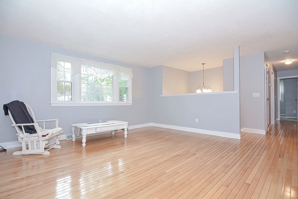 29 Meadow Road Medway, MA 02053 - Photo 8 of 39 Gallery Image 8