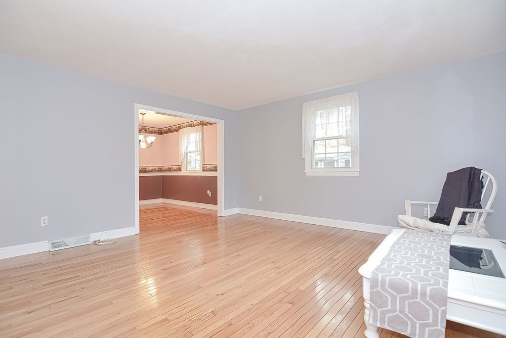 29 Meadow Road Medway, MA 02053 - Photo 10 of 39 Gallery Image 10