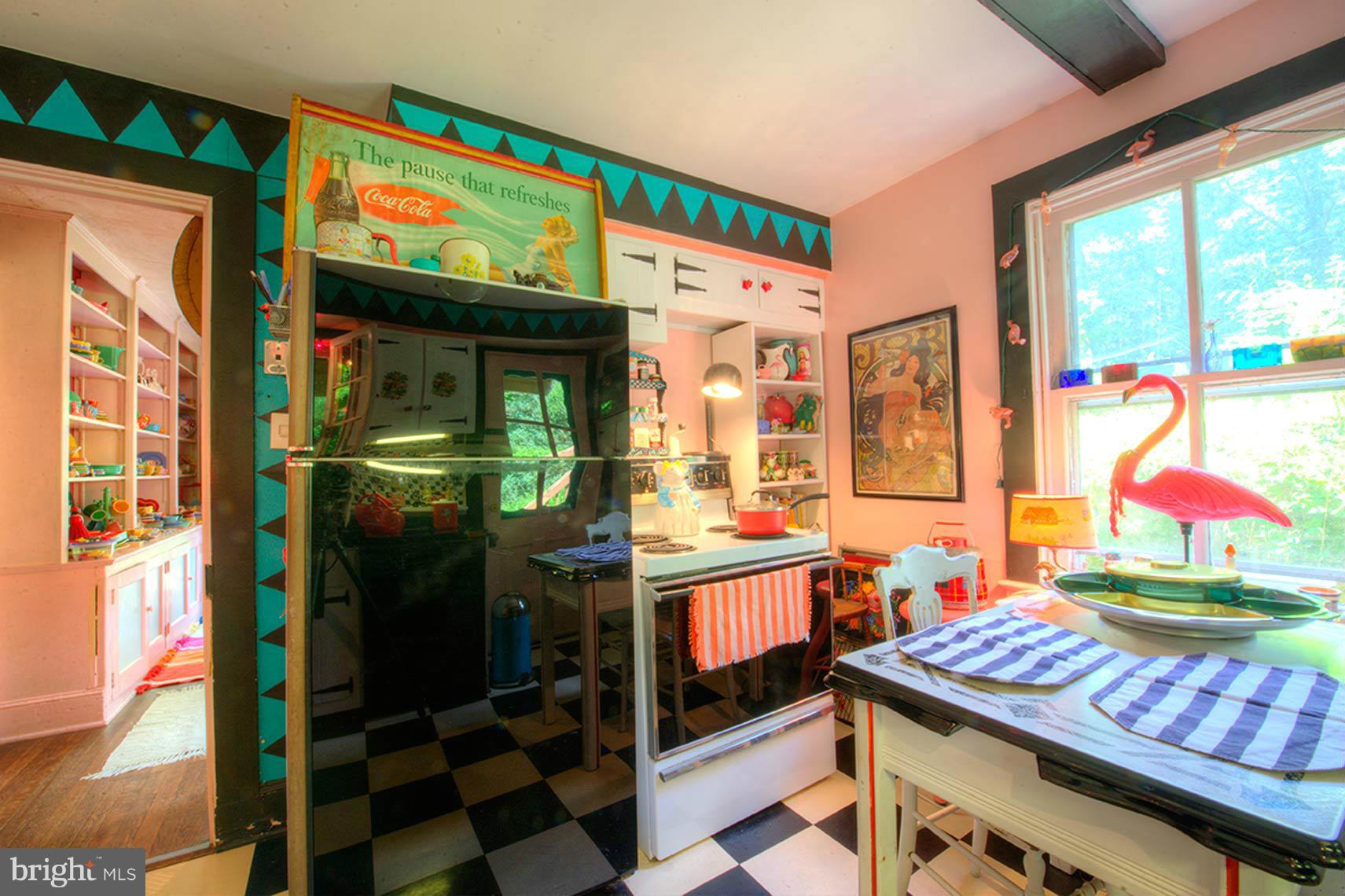 618 Warren Road Cockeysville, MD 21030 - Photo 17 of 29 KITSCHY KITCHEN
