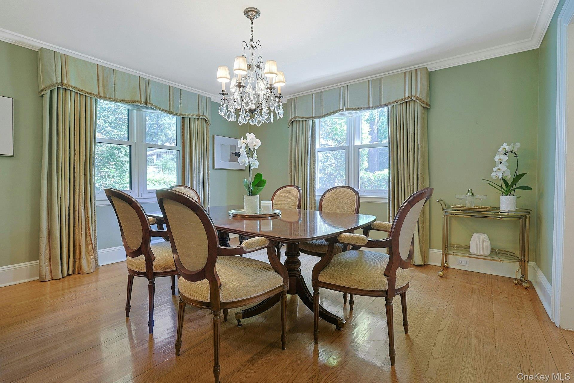 17 Elm Road Scarsdale, NY 10583 - Photo 7 of 38 An elegant, light-filled dining room provides a beautiful setting for holiday dinners, celebrations and memorable gatherings.