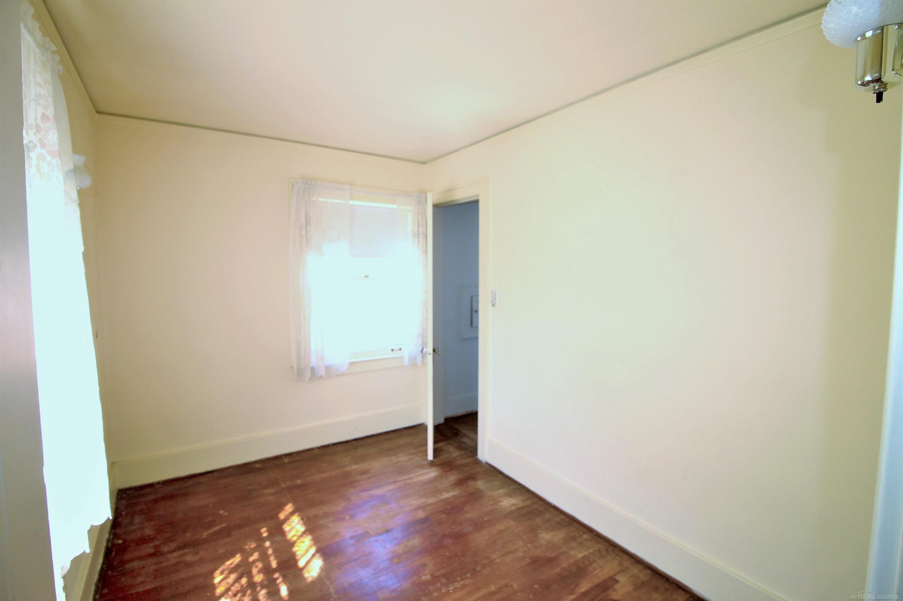 1105 Harvard Road Grosse Pointe, MI 48230 - Photo 39 of 73 50122904-38.JPG