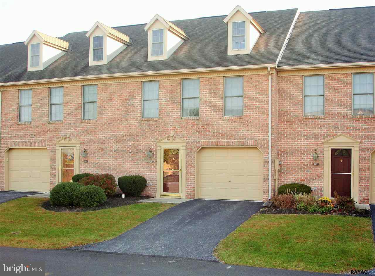 127 Pointe Ridge Drive York, PA 17402 - Photo 2 of 22 Gallery Image 2