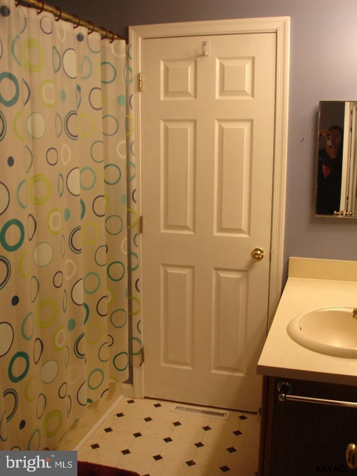 127 Pointe Ridge Drive York, PA 17402 - Photo 13 of 22 Gallery Image 13