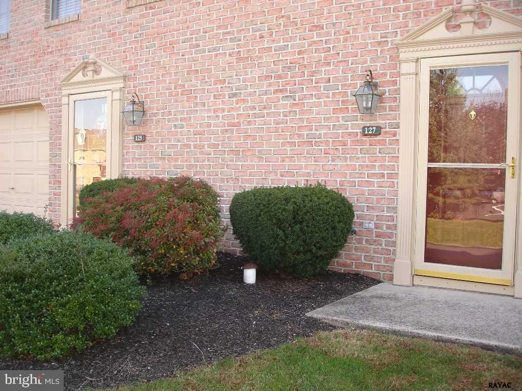 127 Pointe Ridge Drive York, PA 17402 - Photo 3 of 22 Gallery Image 3