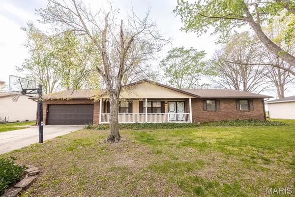 $285,000 | 717 Knipp Drive, Mascoutah, IL 62258