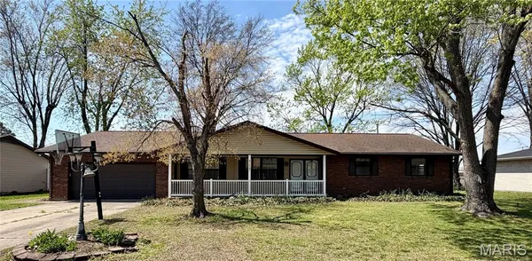 $285,000 | 717 Knipp Drive, Mascoutah, IL 62258