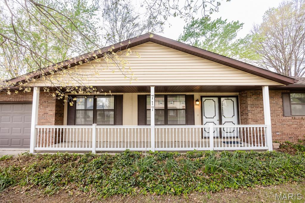 717 Knipp Drive Mascoutah, IL 62258 - Photo 4 of 33