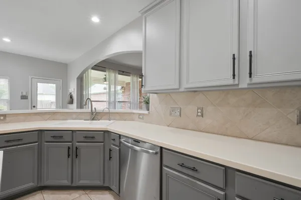 $574,900 | 2 Westward Ridge Place, The Woodlands, TX 77384