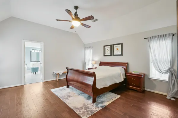 $574,900 | 2 Westward Ridge Place, The Woodlands, TX 77384