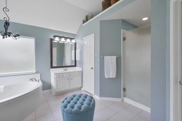 $574,900 | 2 Westward Ridge Place, The Woodlands, TX 77384