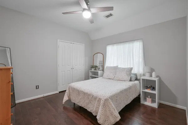 $574,900 | 2 Westward Ridge Place, The Woodlands, TX 77384