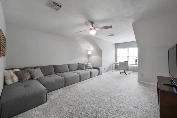 $574,900 | 2 Westward Ridge Place, The Woodlands, TX 77384