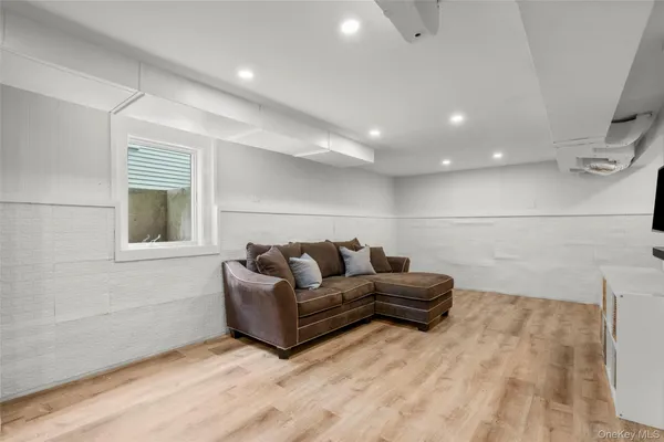 $14,000 | 42 Iselin Terrace, Larchmont, NY 10538