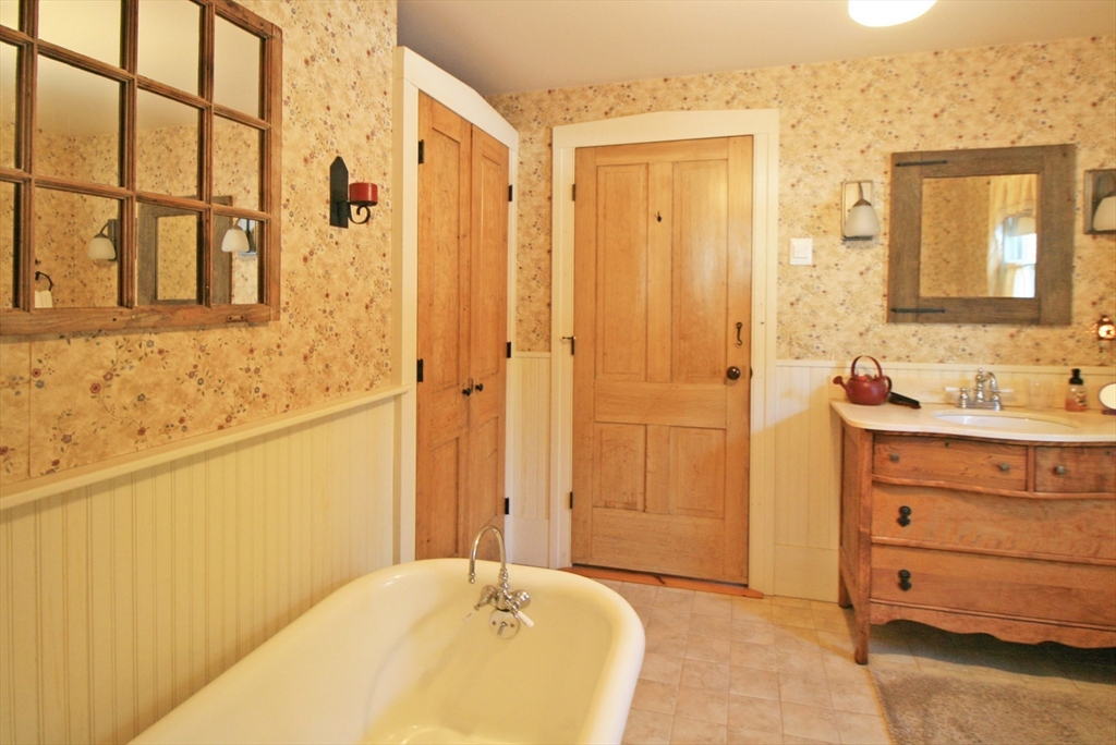 11 Cook Road Southampton, MA 01073 - Photo 15 of 40 Gallery Image 15
