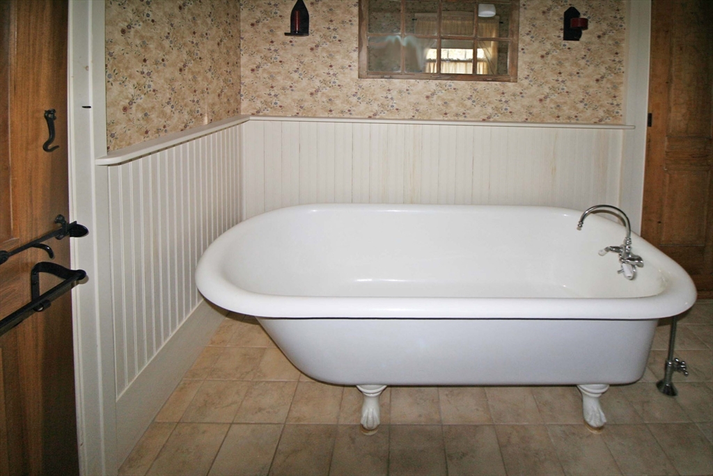 11 Cook Road Southampton, MA 01073 - Photo 16 of 40 Gallery Image 16