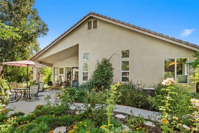 a view of outdoor space yard and porch