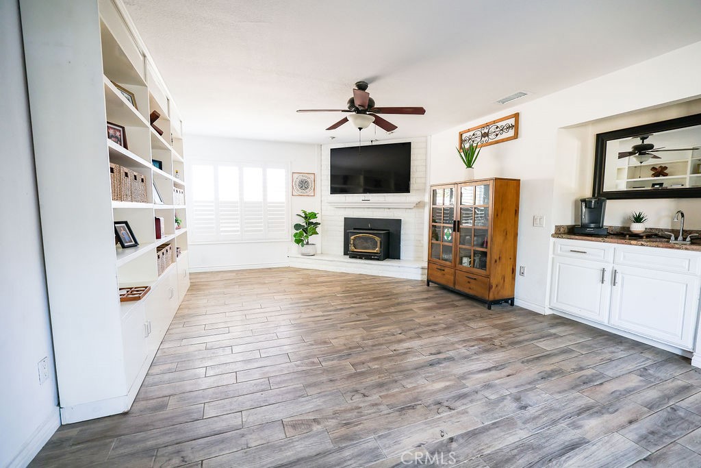 16465 Holcomb Way Riverside, CA 92504 - Photo 16 of 49 Living Room with Wet Bar and Fireplace