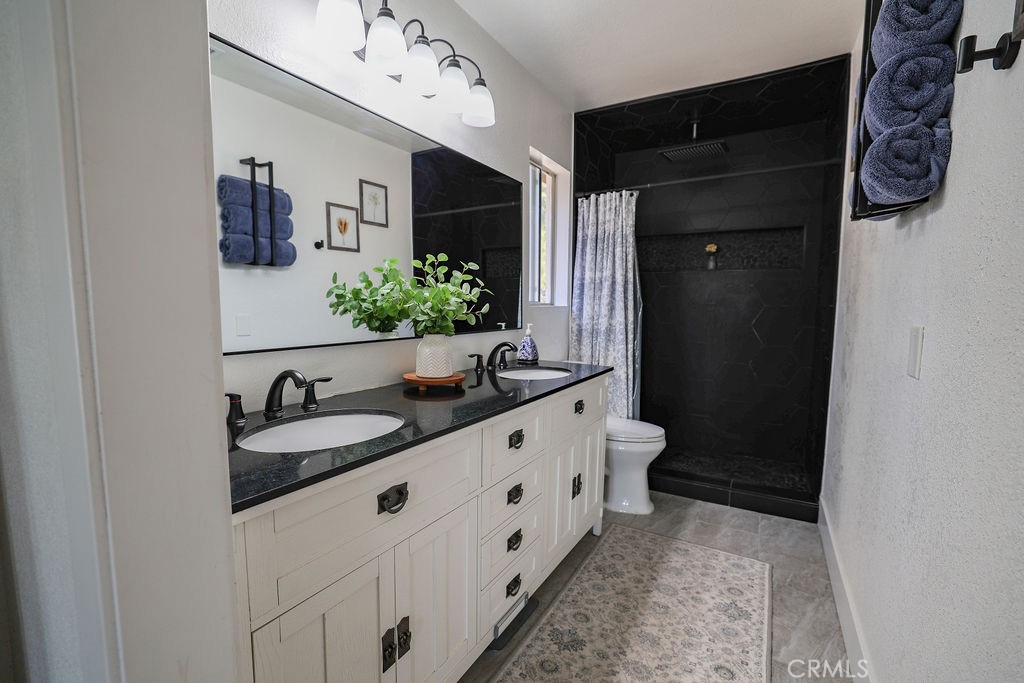 16465 Holcomb Way Riverside, CA 92504 - Photo 23 of 49 Primary Bathroom