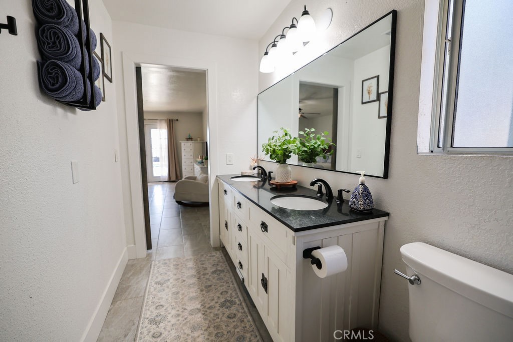 16465 Holcomb Way Riverside, CA 92504 - Photo 24 of 49 Primary Bathroom