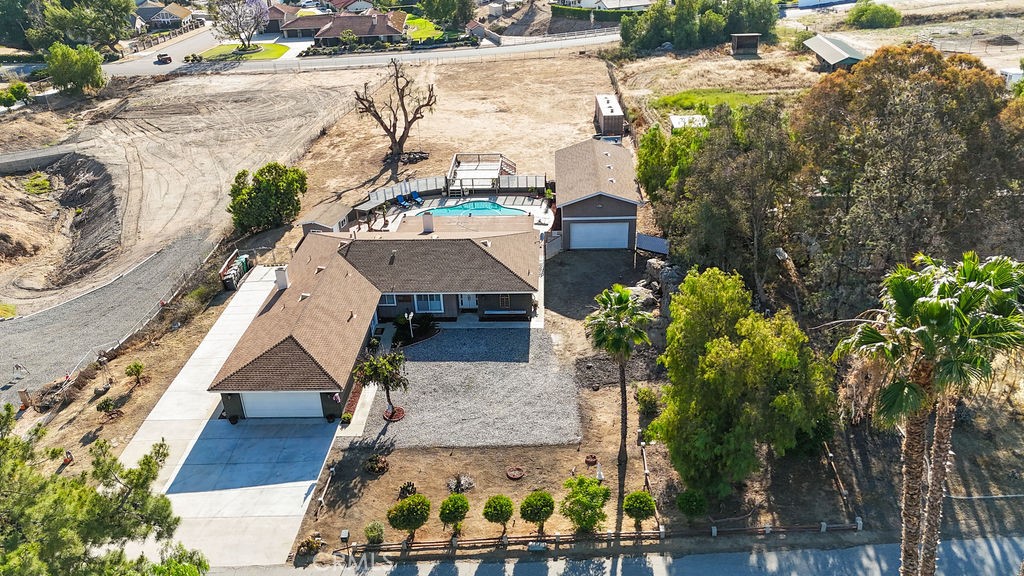 16465 Holcomb Way Riverside, CA 92504 - Photo 3 of 49
