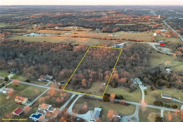 $175,000 | 38502 East Parrent Road, Oak Grove, MO 64075