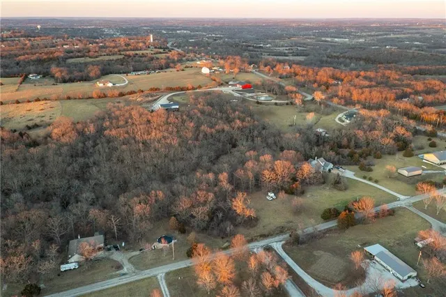 $175,000 | 38502 East Parrent Road, Oak Grove, MO 64075