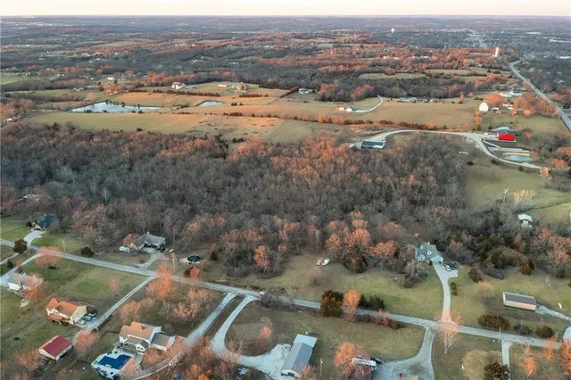 $175,000 | 38502 East Parrent Road, Oak Grove, MO 64075