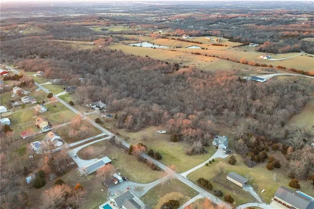 $175,000 | 38502 East Parrent Road, Oak Grove, MO 64075