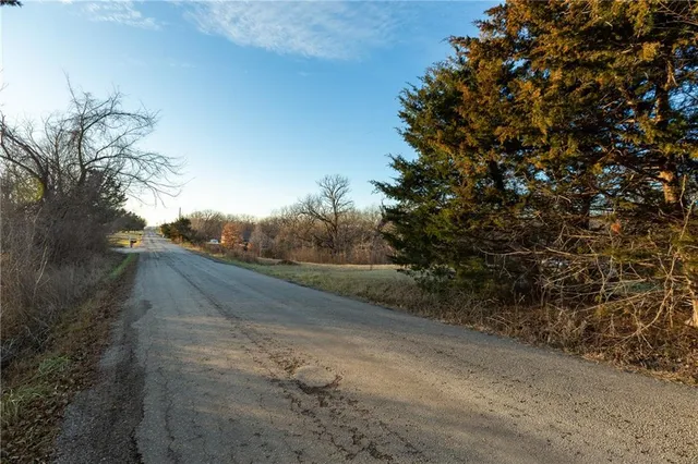 $175,000 | 38502 East Parrent Road, Oak Grove, MO 64075