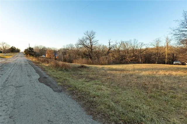 $175,000 | 38502 East Parrent Road, Oak Grove, MO 64075