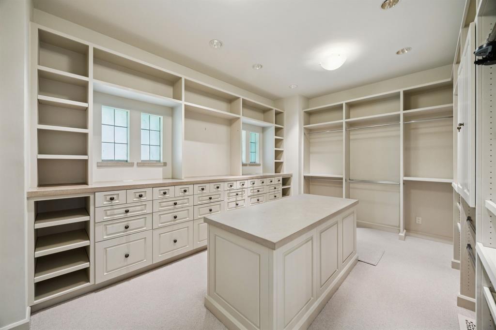 700 Jenkins Road Aledo, TX 76008 - Photo 22 of 40 a bathroom with a sink double vanity and a bathtub