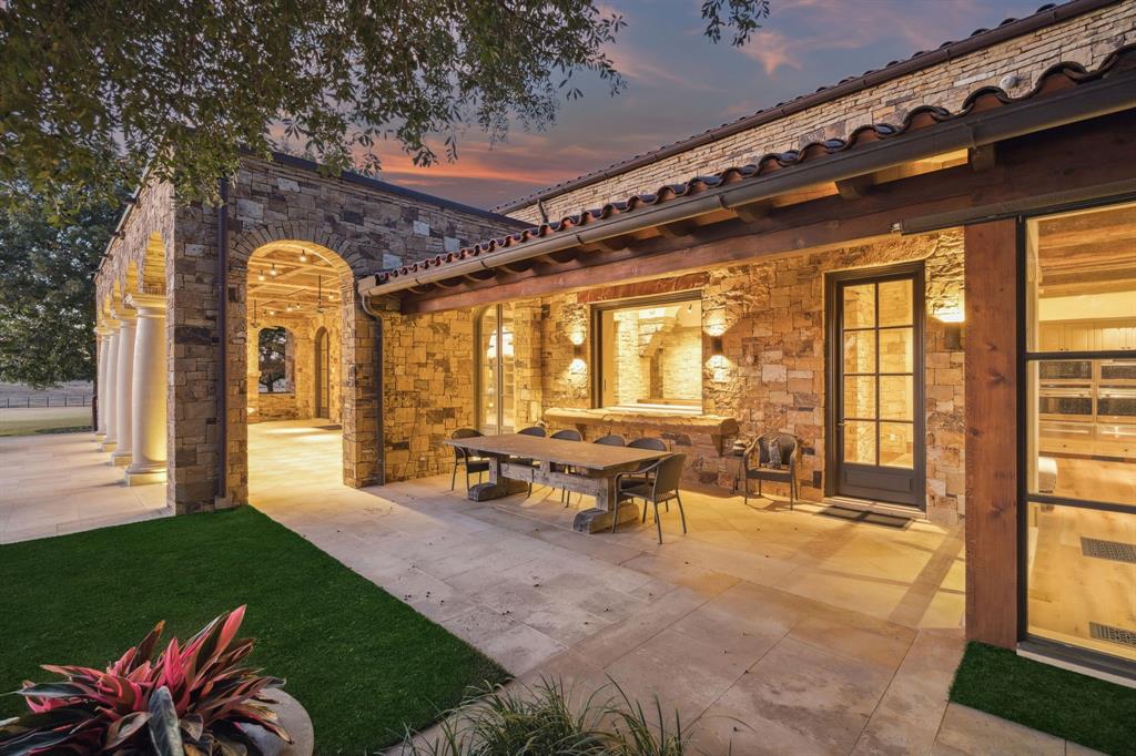 700 Jenkins Road Aledo, TX 76008 - Photo 32 of 40 a garden view with a seating space