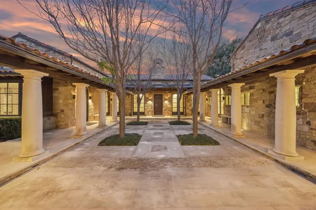 a view of outdoor space