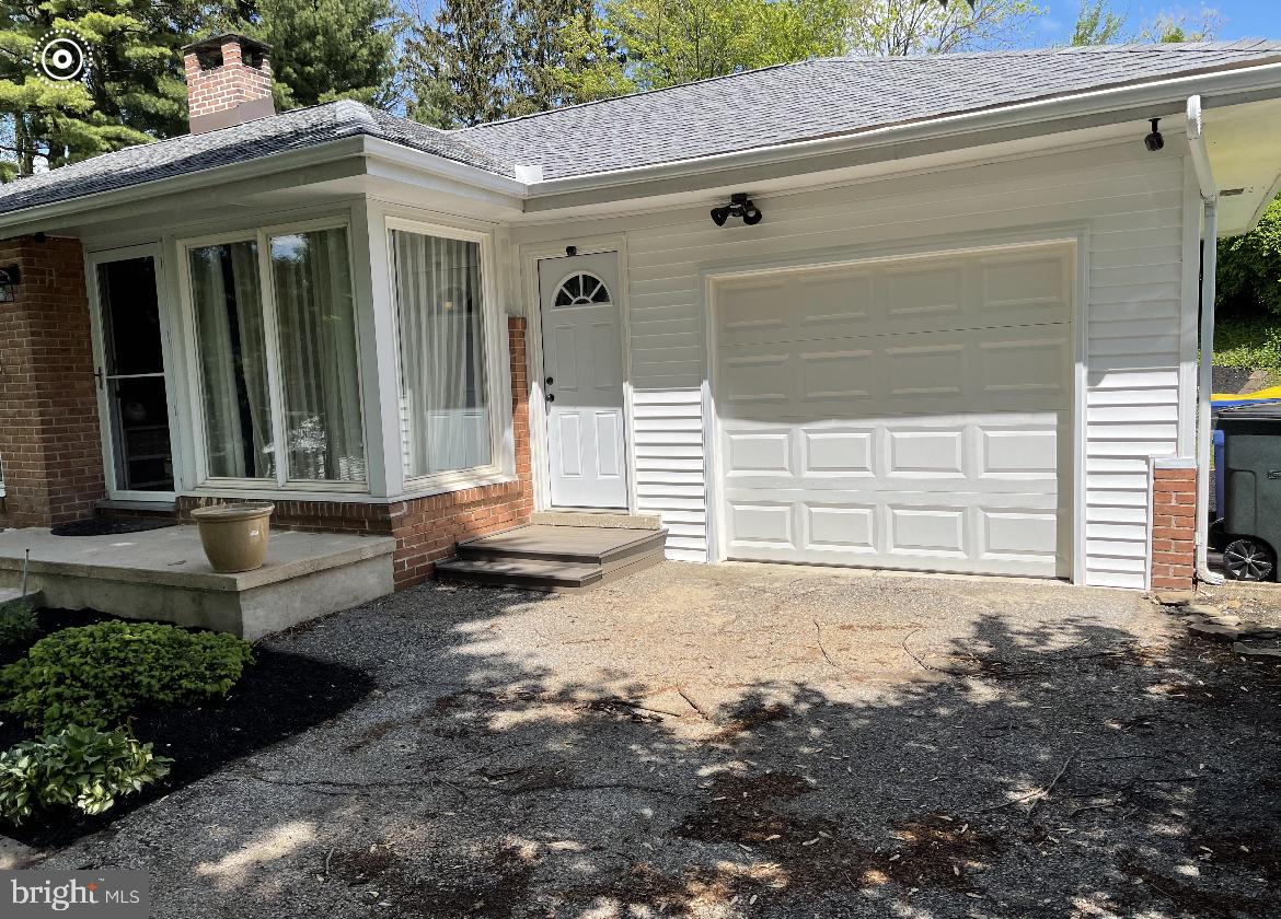 2059 Chancellor Road York, PA 17403 - Photo 2 of 13