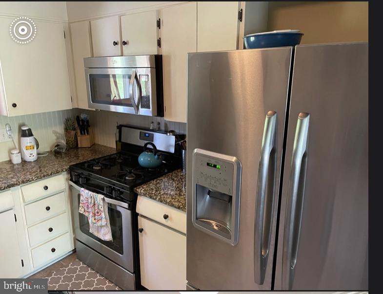 2059 Chancellor Road York, PA 17403 - Photo 3 of 13
