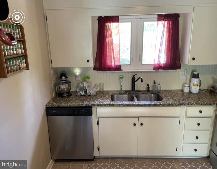 2059 Chancellor Road York, PA 17403 - Photo 4 of 13