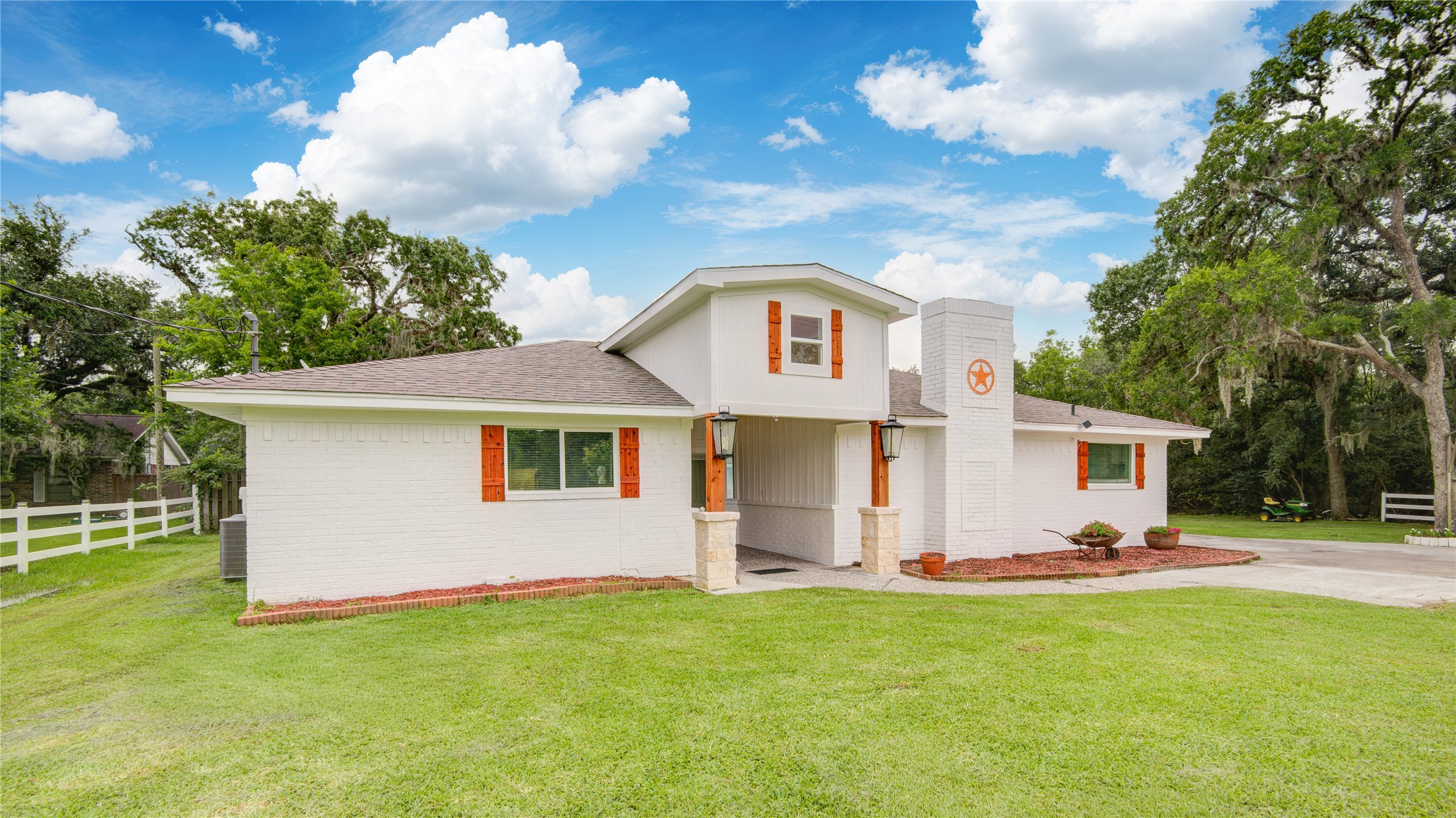 623 County Road 687 Angleton, TX 77515 - Photo 4 of 39