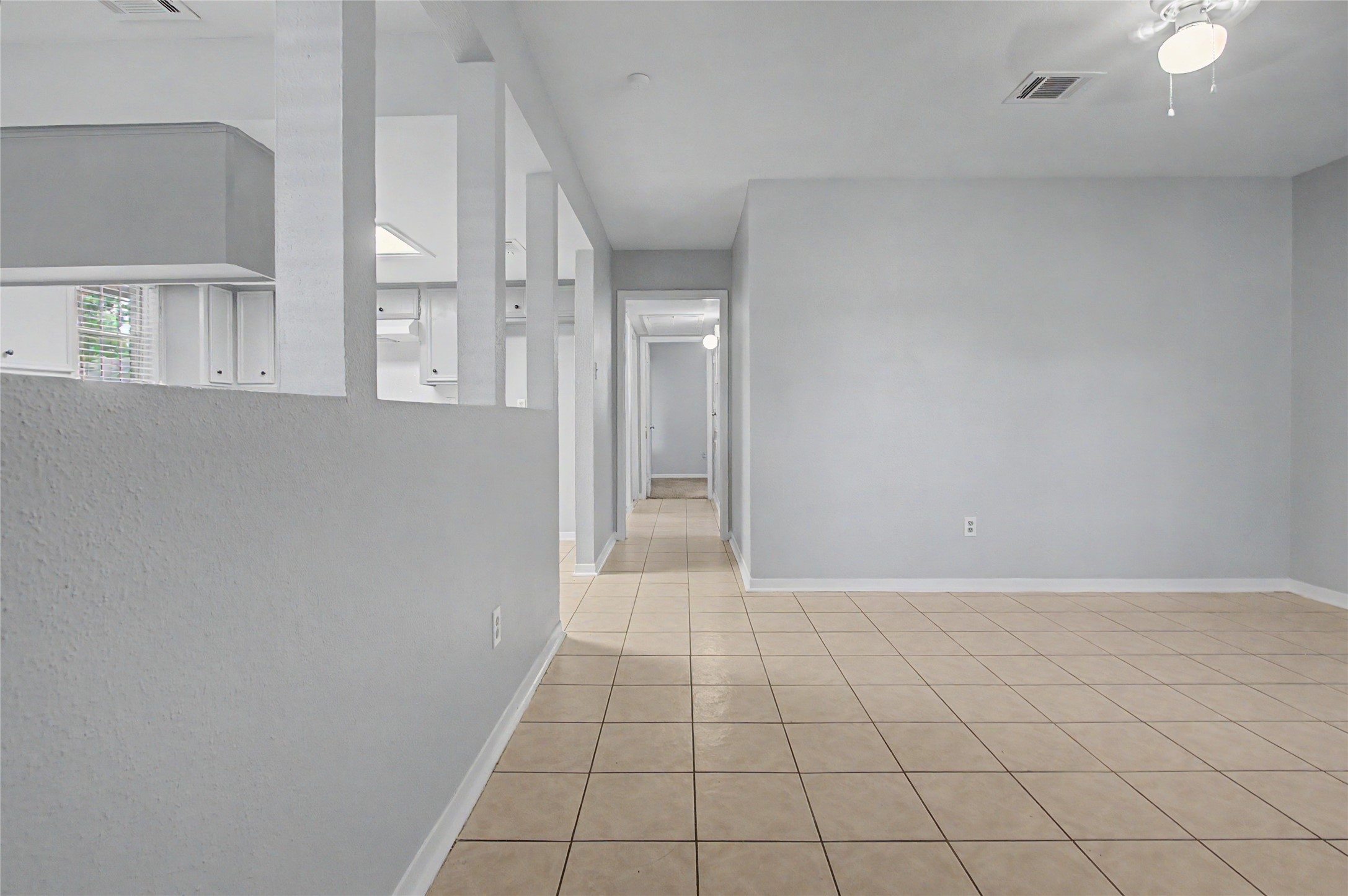 7410 Sawmill Trail Houston, TX 77040 - Photo 4 of 17 Spacious living areas