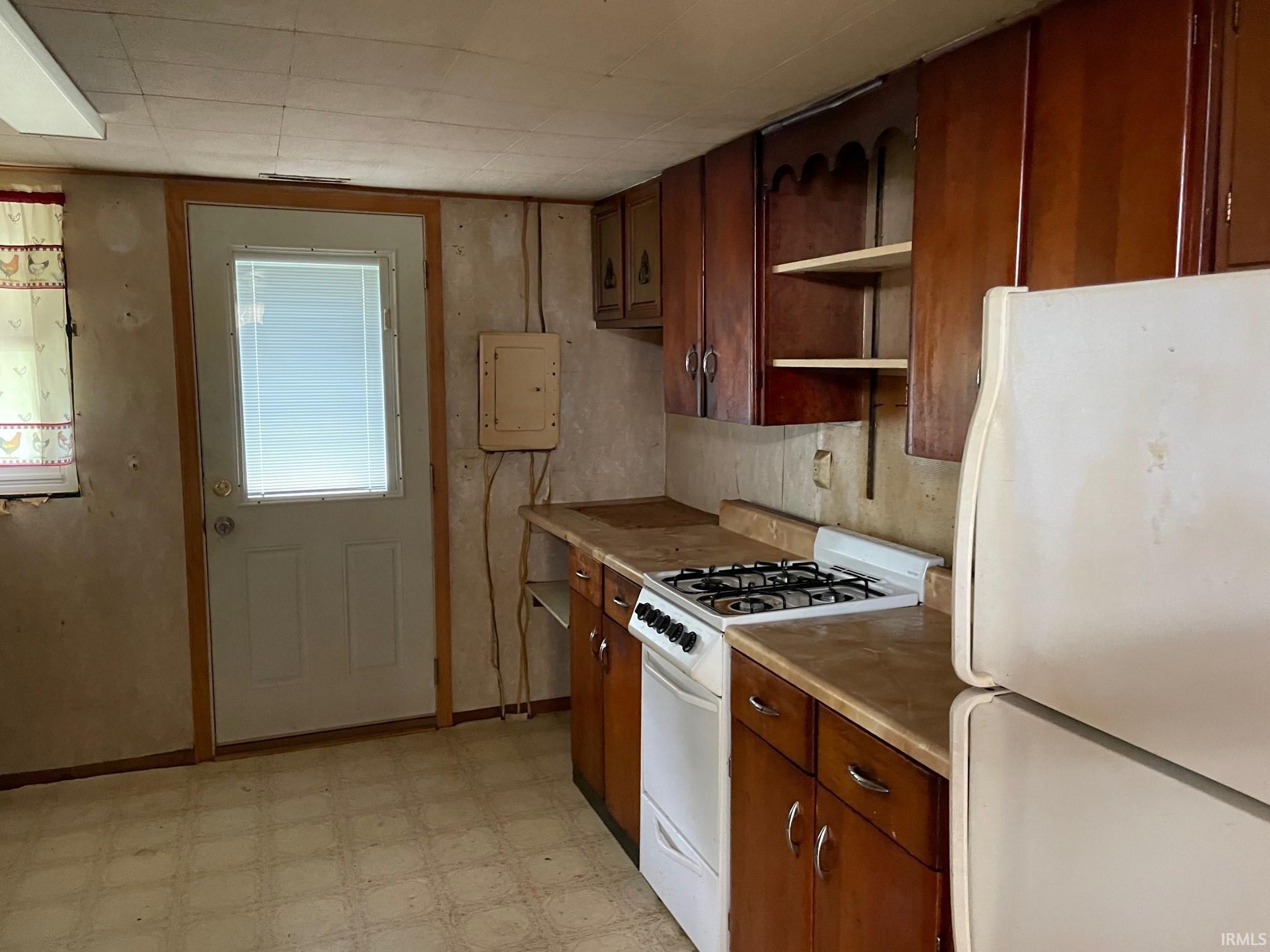 912 Greenwich Road Lafayette, IN 47905 - Photo 3 of 10 Gallery Image 3