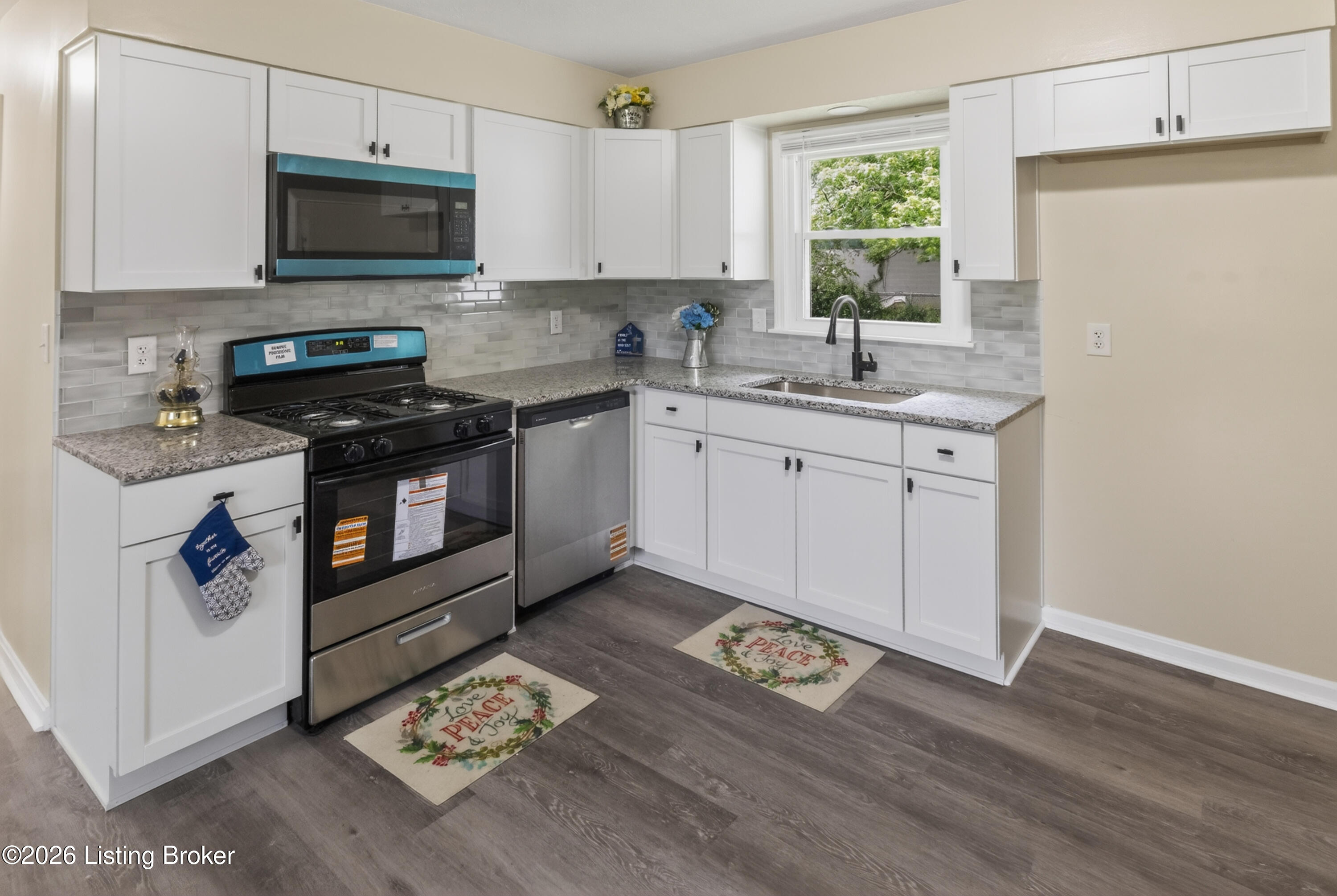 11214 Deering Road Louisville, KY 40272 - Photo 10 of 39 812A5519-HDR